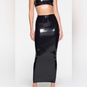 NWT skims stretch vinyl skirt small in onyx